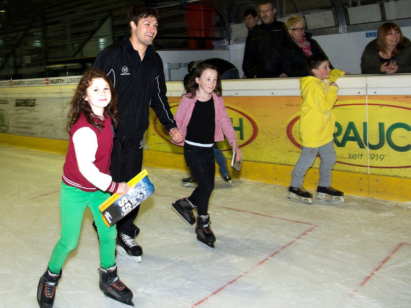 Dany Bois drehte mit einigen Kids die letzten Runden für eine lange Zeit im Dornbirner Messestadion.