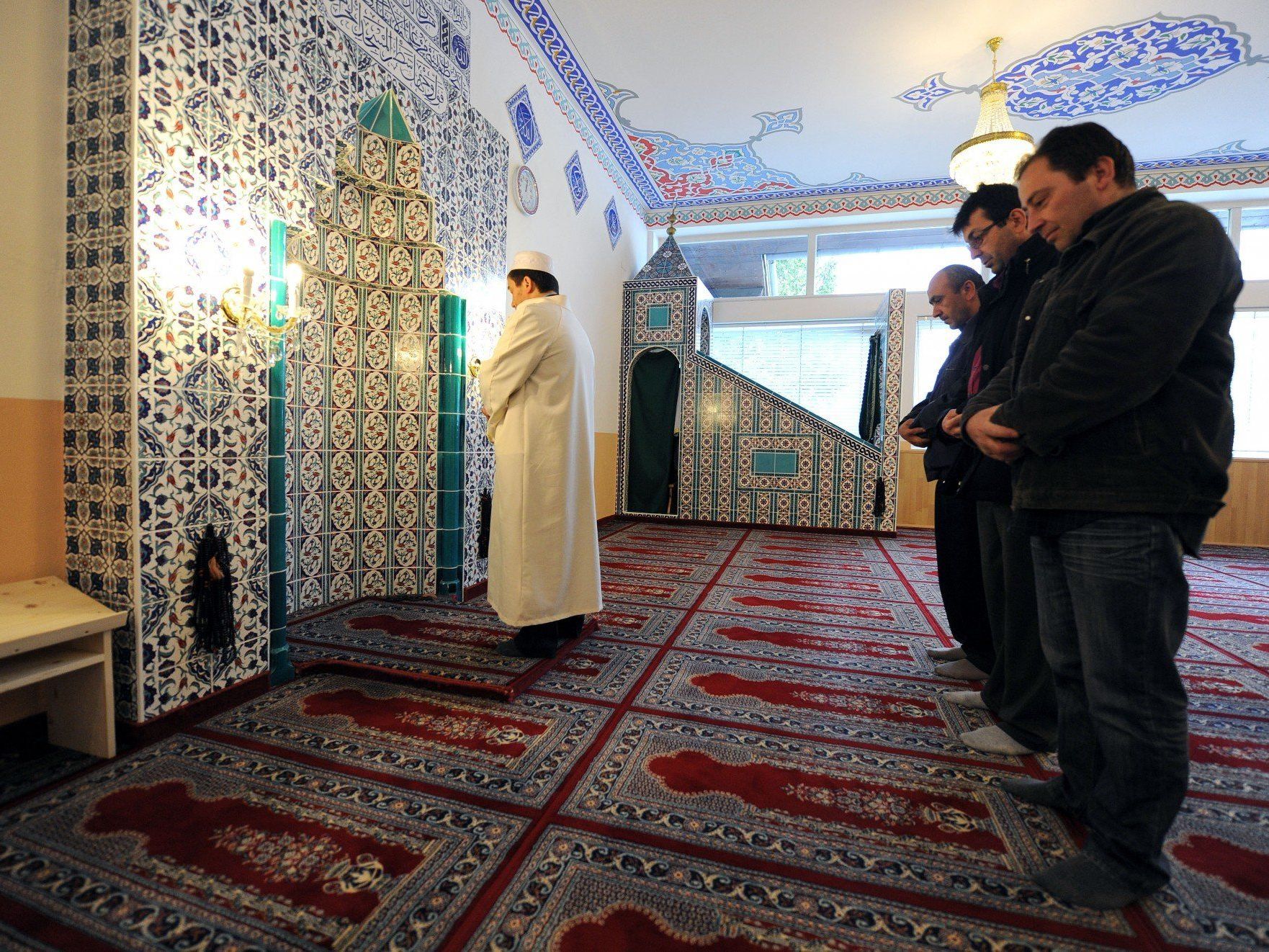 Islamophobe Aktionen kommen in den europäischen Staaten besonders häufig vor. Islamophobe Aktionen kommen in den europäischen Staaten besonders häufig vor.