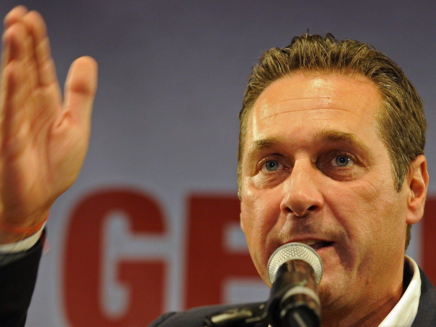 H.C. Strache möchte keine Koalition mit Gabi Burgstaller eingehen. H.C. Strache möchte keine Koalition mit Gabi Burgstaller eingehen.