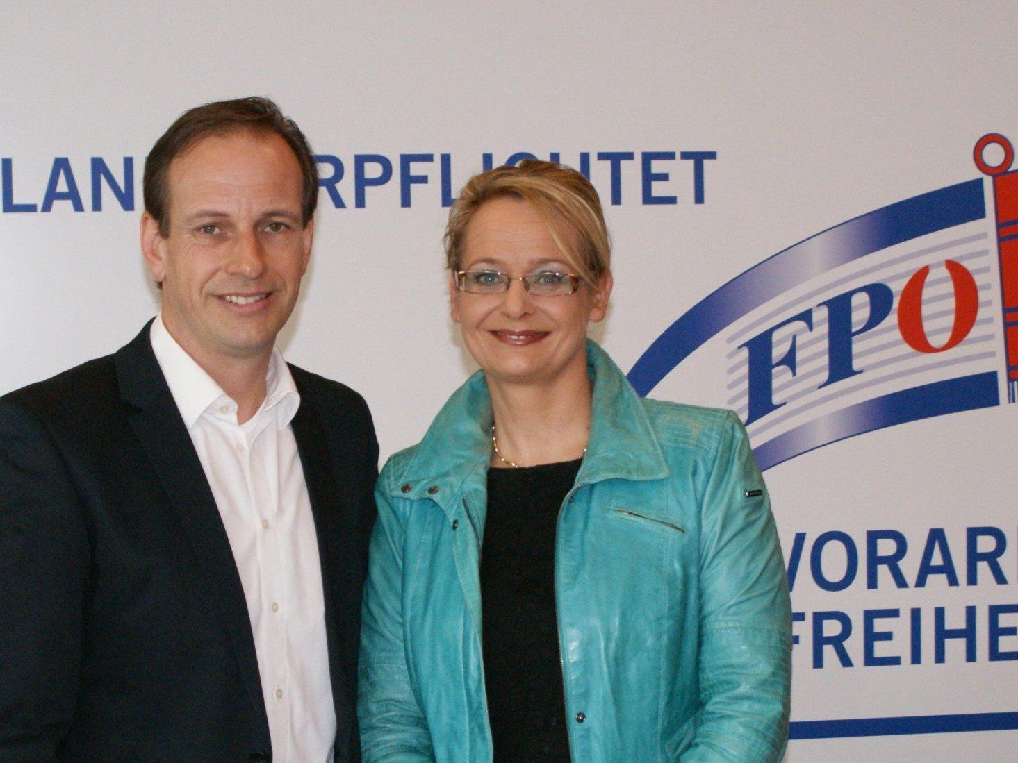 Dieter Egger und Carmen Gartelgruber sammeln derzeit Stimmen für die Petition "Opferschutz zuerst".