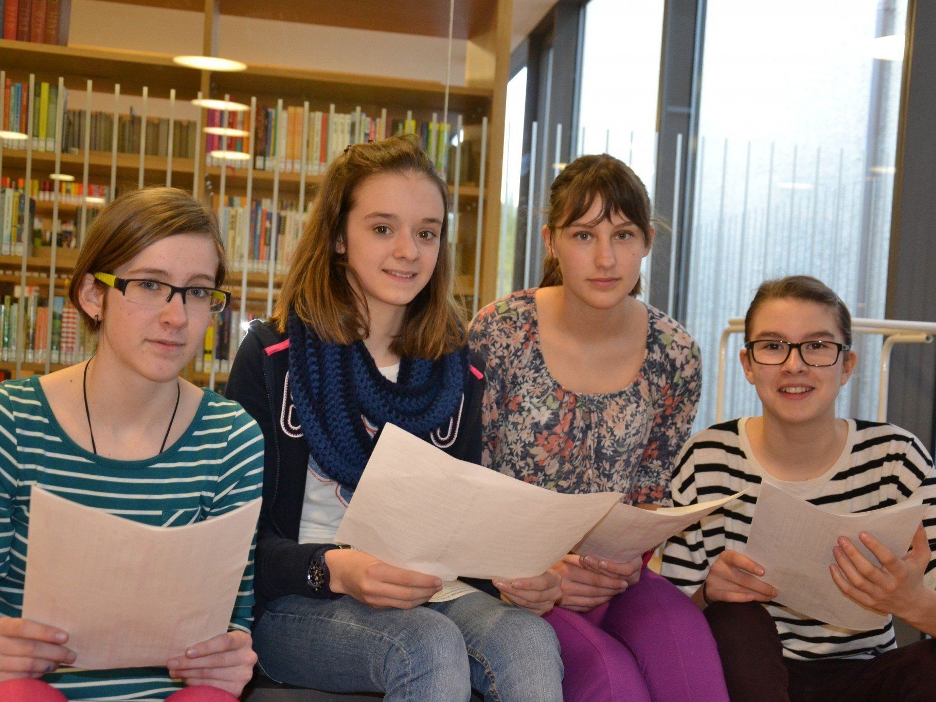 (v.l.) Stefanie, Tabea, Nina und Johanna aus der dritten Klasse Mittelschule hatten Spaß beim Vorarlberger Lesetag (v.l.) Stefanie, Tabea, Nina und Johanna aus der dritten Klasse Mittelschule hatten Spaß beim Vorarlberger Lesetag
