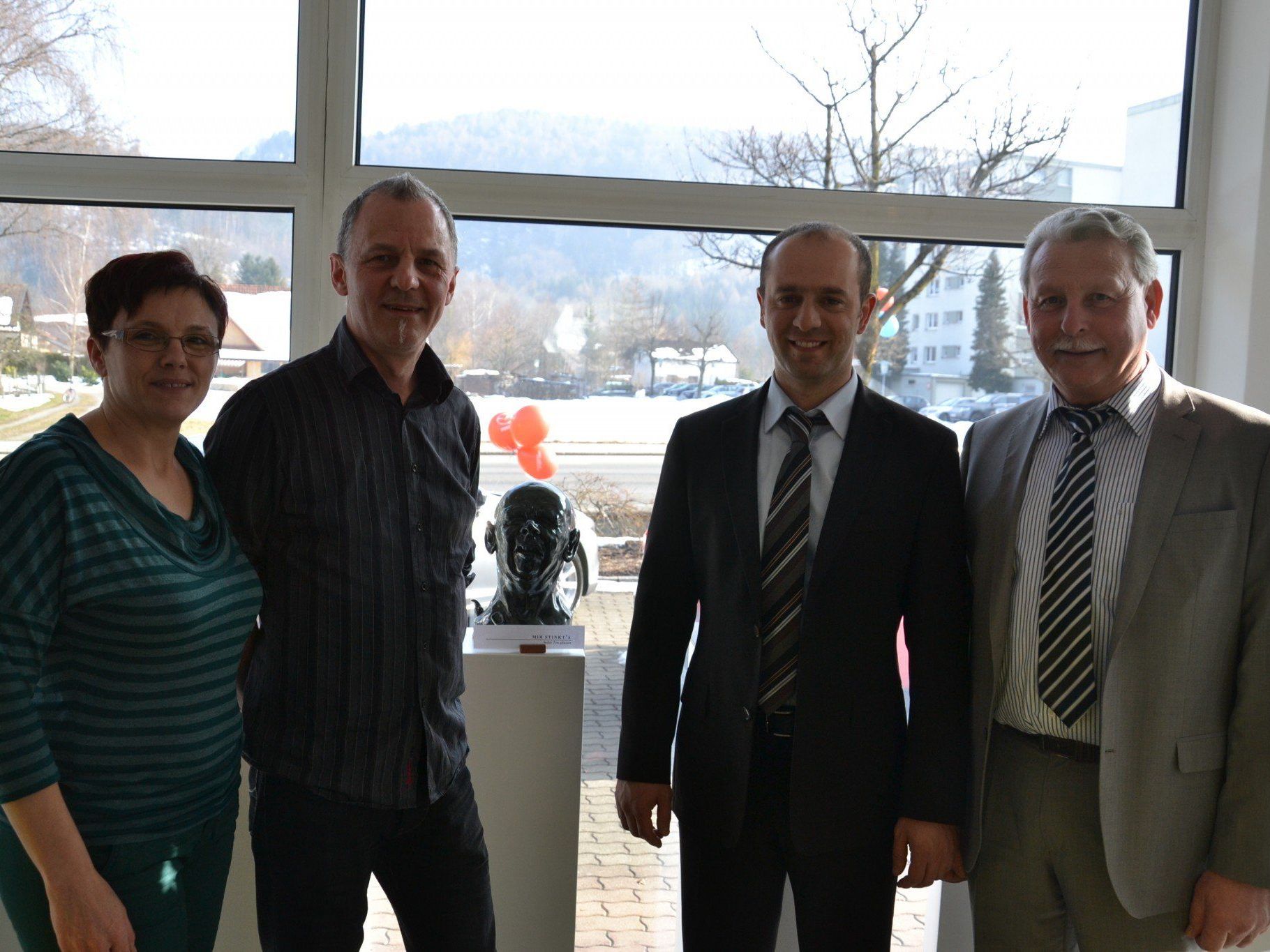 Waltraud & Peter Joschika im Schauraum von Mazda Maier in Götzis - Auto & Kunst Waltraud & Peter Joschika im Schauraum von Mazda Maier in Götzis - Auto & Kunst