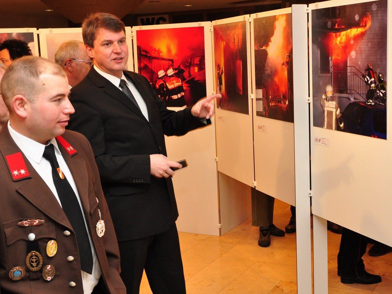 Eine Ausstellung im Foyer des Reichshofsaal gibt Einblick in die Geschehnisse bei der Freiwilligen Feuerwehr Lustenau.