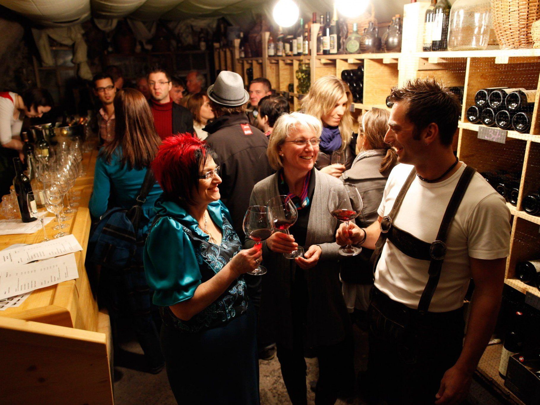 Beim Rankweiler Kellerfest werden in einmaligem Ambiente edle Tröpfchen serviert. Beim Rankweiler Kellerfest werden in einmaligem Ambiente edle Tröpfchen serviert.