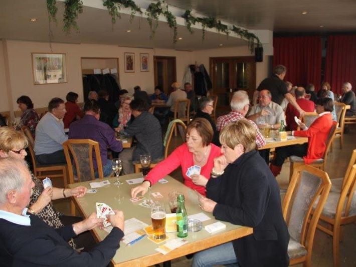 Freude am Jassen bekundeten 36 Jasserinnen und Jasser des Seniorenringes Freude am Jassen bekundeten 36 Jasserinnen und Jasser des Seniorenringes