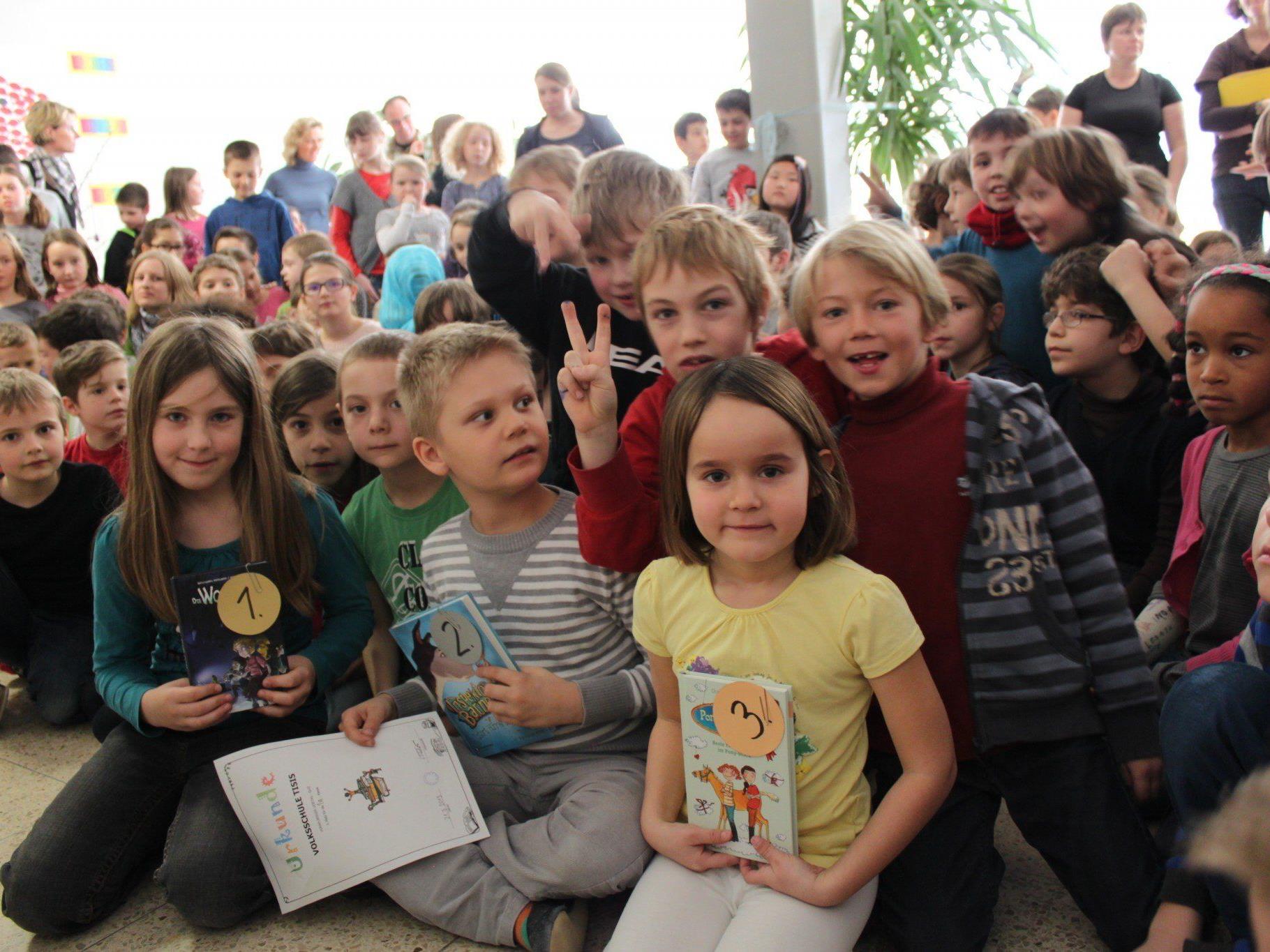 Die Klassen freuten sich über ihre Gewinner-Bücher.