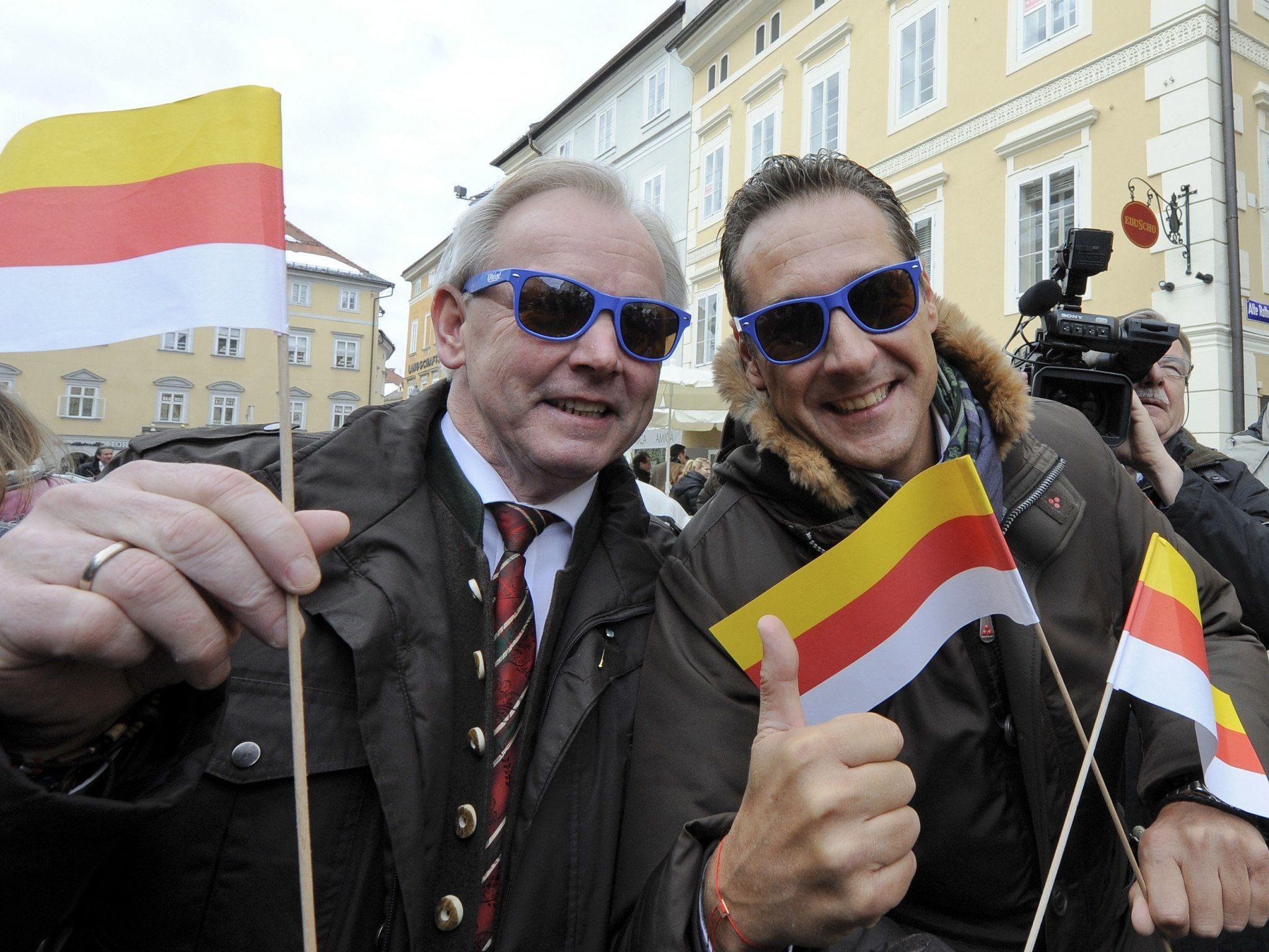 Landeshauptmann Dörfler (l.) muss in Kärnten fürchten das Duell mit der SPÖ zu verlieren. Landeshauptmann Dörfler (l.) muss in Kärnten fürchten das Duell mit der SPÖ zu verlieren.