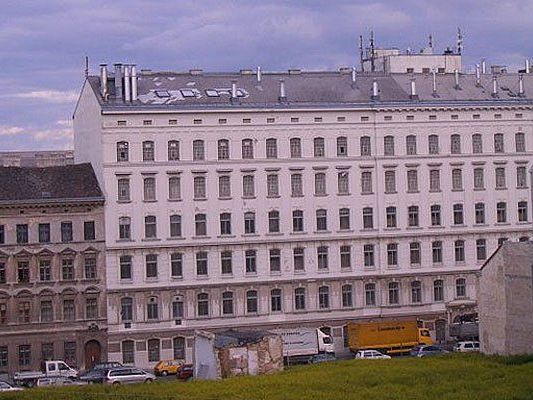 Im Manner-Werk in Ottakring ereignete sich ein schwerer Arbeitsunfall Im Manner-Werk in Ottakring ereignete sich ein schwerer Arbeitsunfall