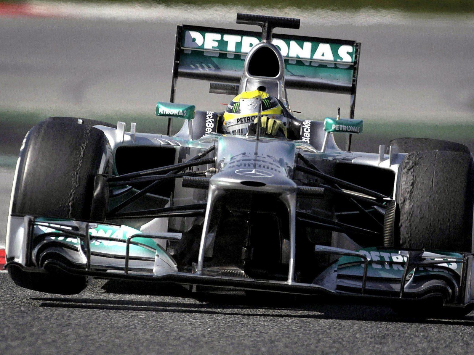 Nico Rosberg hat seine Pirelli-Reifen bei den Tests in Barcelona schon ziemlich beansprucht. Nico Rosberg hat seine Pirelli-Reifen bei den Tests in Barcelona schon ziemlich beansprucht.