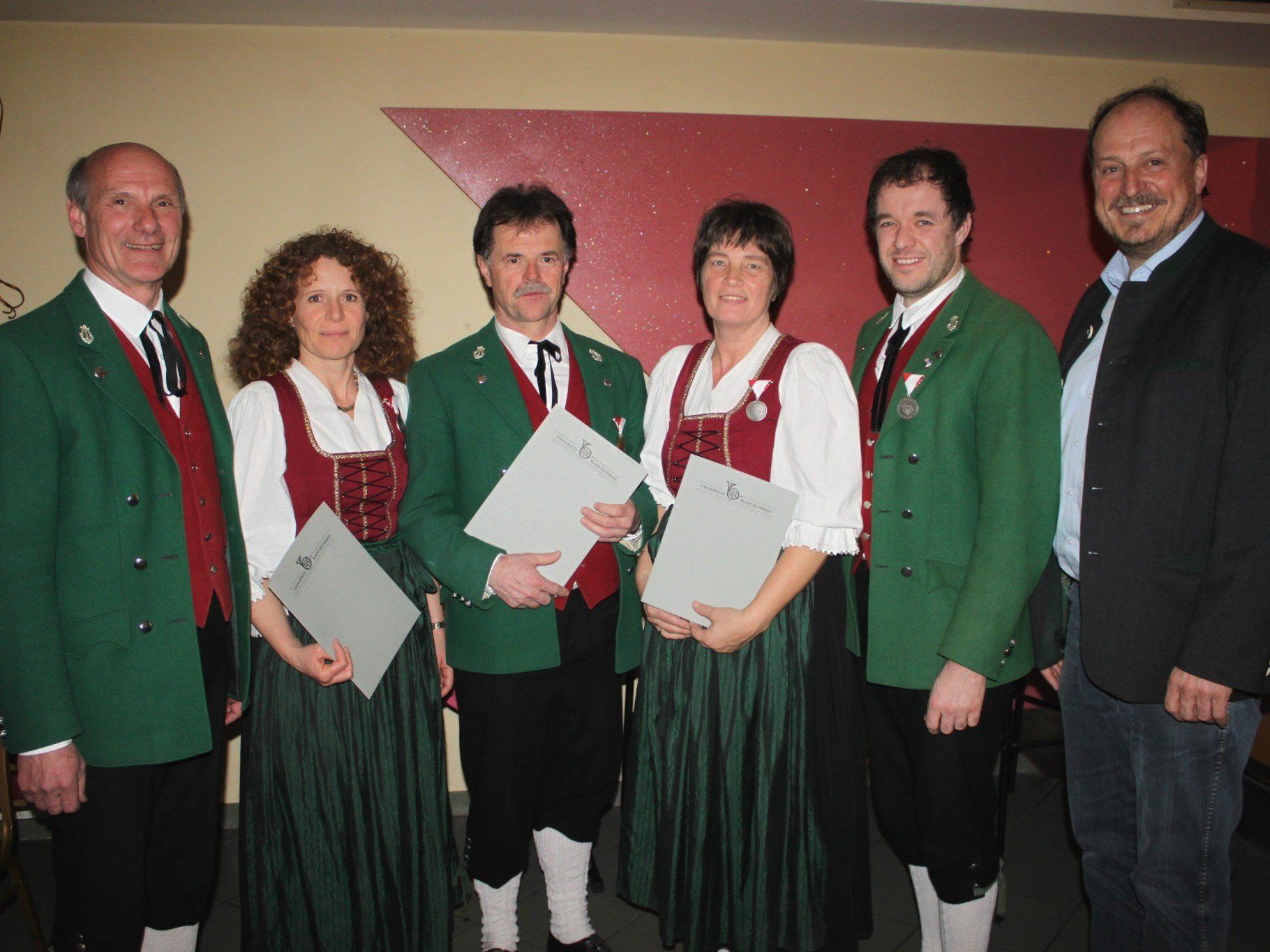 Die „Jubilare“ des MV Hörbranz mit Vorstand Josef Berkmann und Bürgermeister Karl Hehle. Die „Jubilare“ des MV Hörbranz mit Vorstand Josef Berkmann und Bürgermeister Karl Hehle.