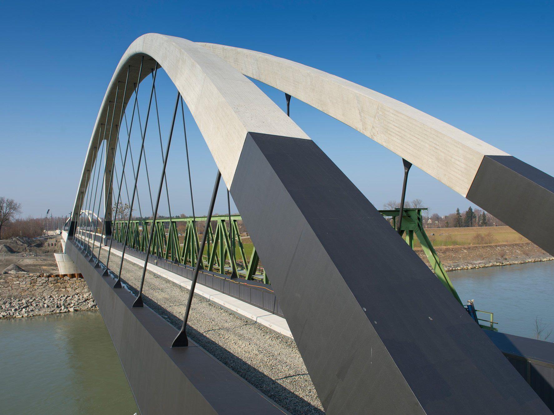 Rheinbrücke: 1,6 Kilometer lange Strecke zwischen Lustenau und St. Margrethen wieder befahrbar.