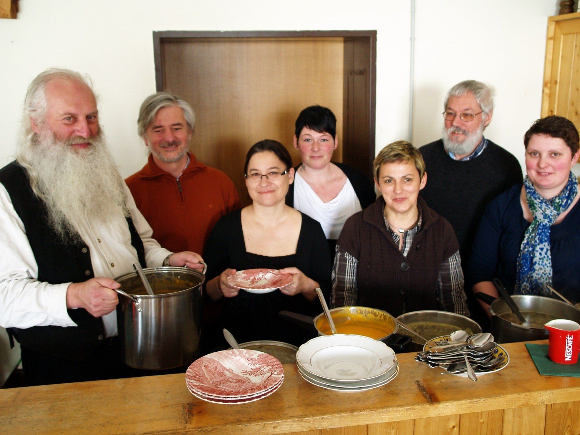 Anton Pepelnik und sein Team beim Suppensonntag in Batschuns.