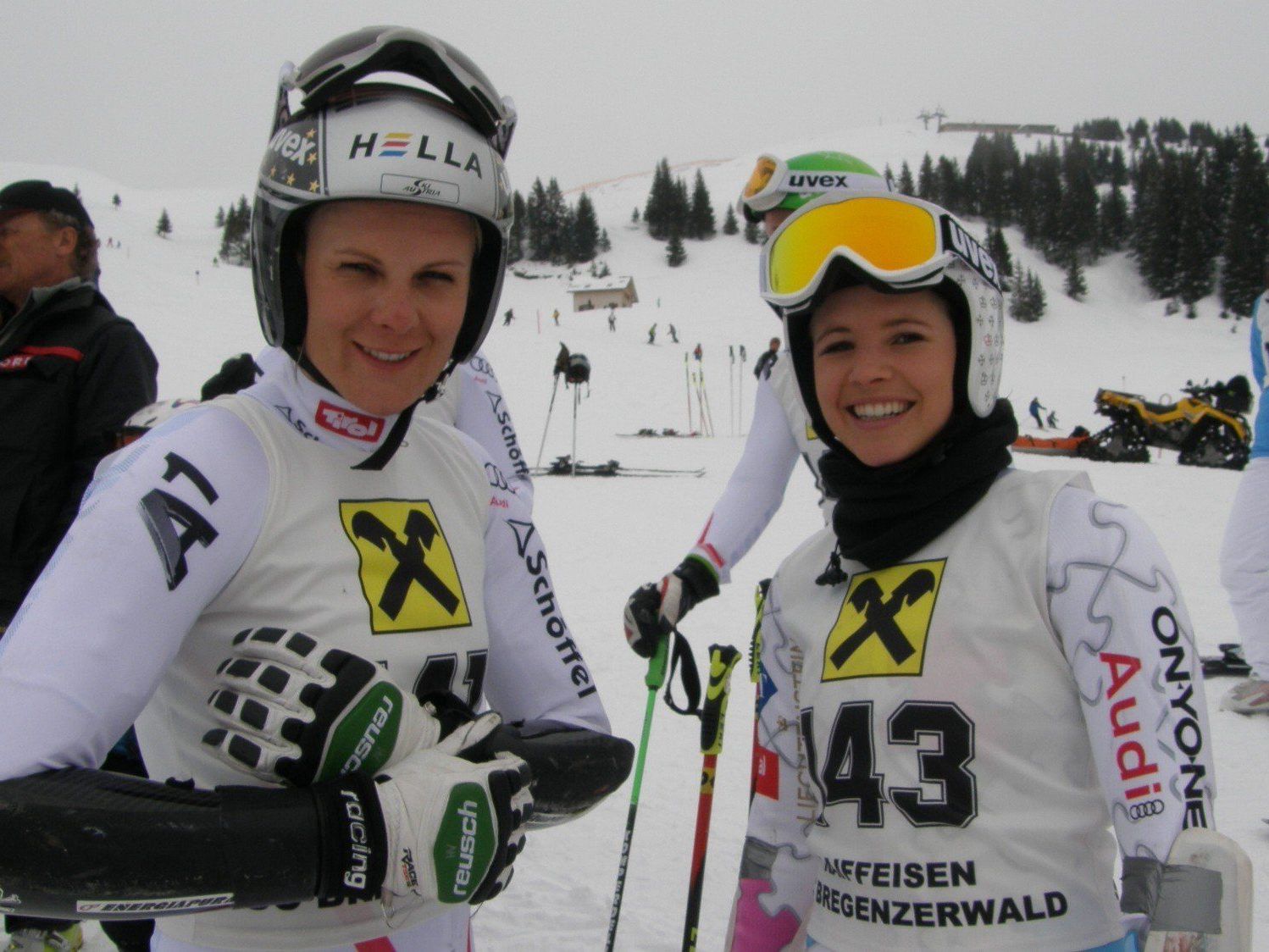 Nicole Hosp und Tina Weirather nahmen am Gedächtnislauf teil.