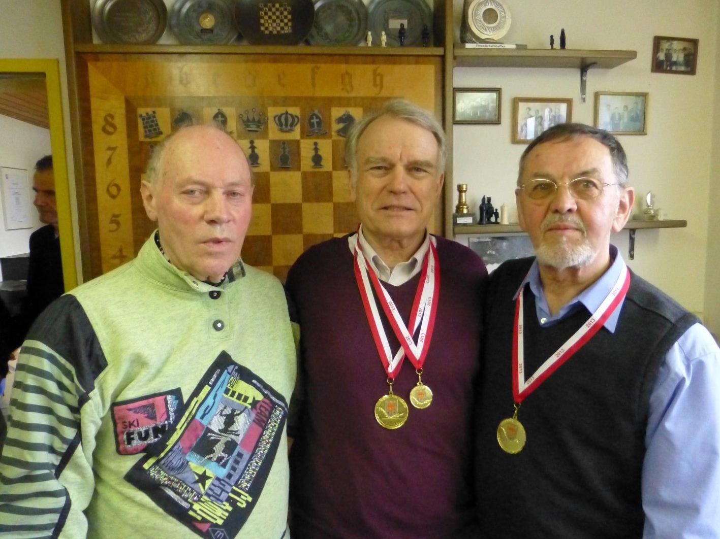 Isidor Riedl, Günter Dellanoi und Albert Hämmerle (v.l.) gewannen die Mannschaftswertung .