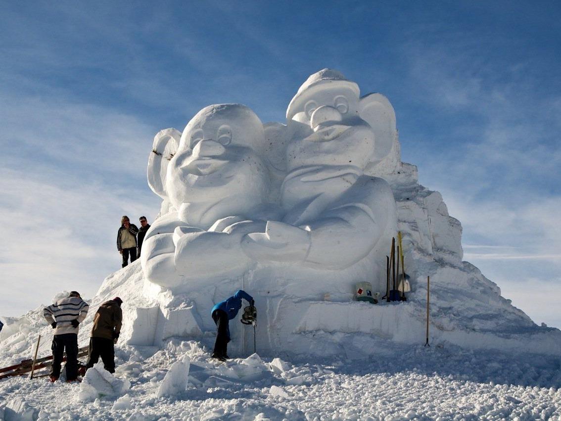 10 Meter hohe Schneeskulptur von Josef Jehle am Sonnenkopf