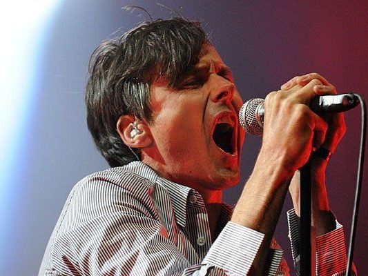 Suede-Sänger Bret Andreson bei einem Konzert im Juni 2012 in Portugal Suede-Sänger Bret Andreson bei einem Konzert im Juni 2012 in Portugal