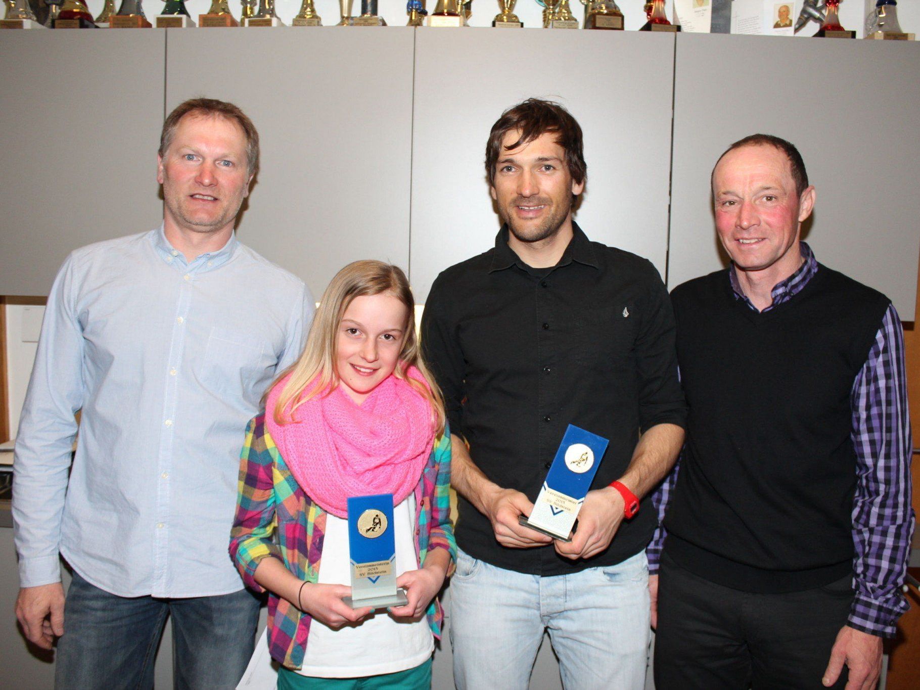 Die Vereinsmeister Alina Visintainer und Andreas Staudacher mit Elfried Winder und Wolfgang Greif. Die Vereinsmeister Alina Visintainer und Andreas Staudacher mit Elfried Winder und Wolfgang Greif.