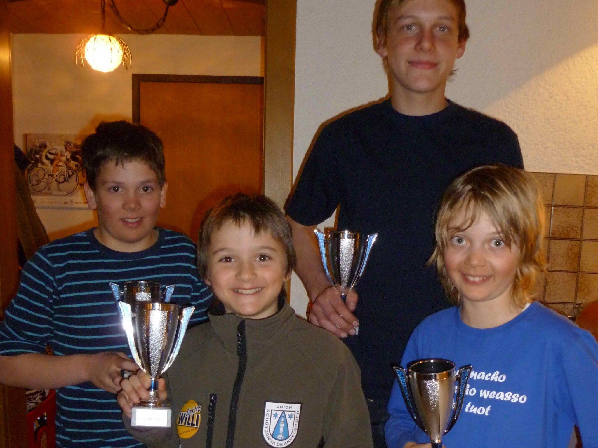 Erfolgreiche Jungschützen v.l.n.r. Ritlop Anton, Fechtig Marvin, Egender Christoph, Fink Theresa Erfolgreiche Jungschützen v.l.n.r. Ritlop Anton, Fechtig Marvin, Egender Christoph, Fink Theresa