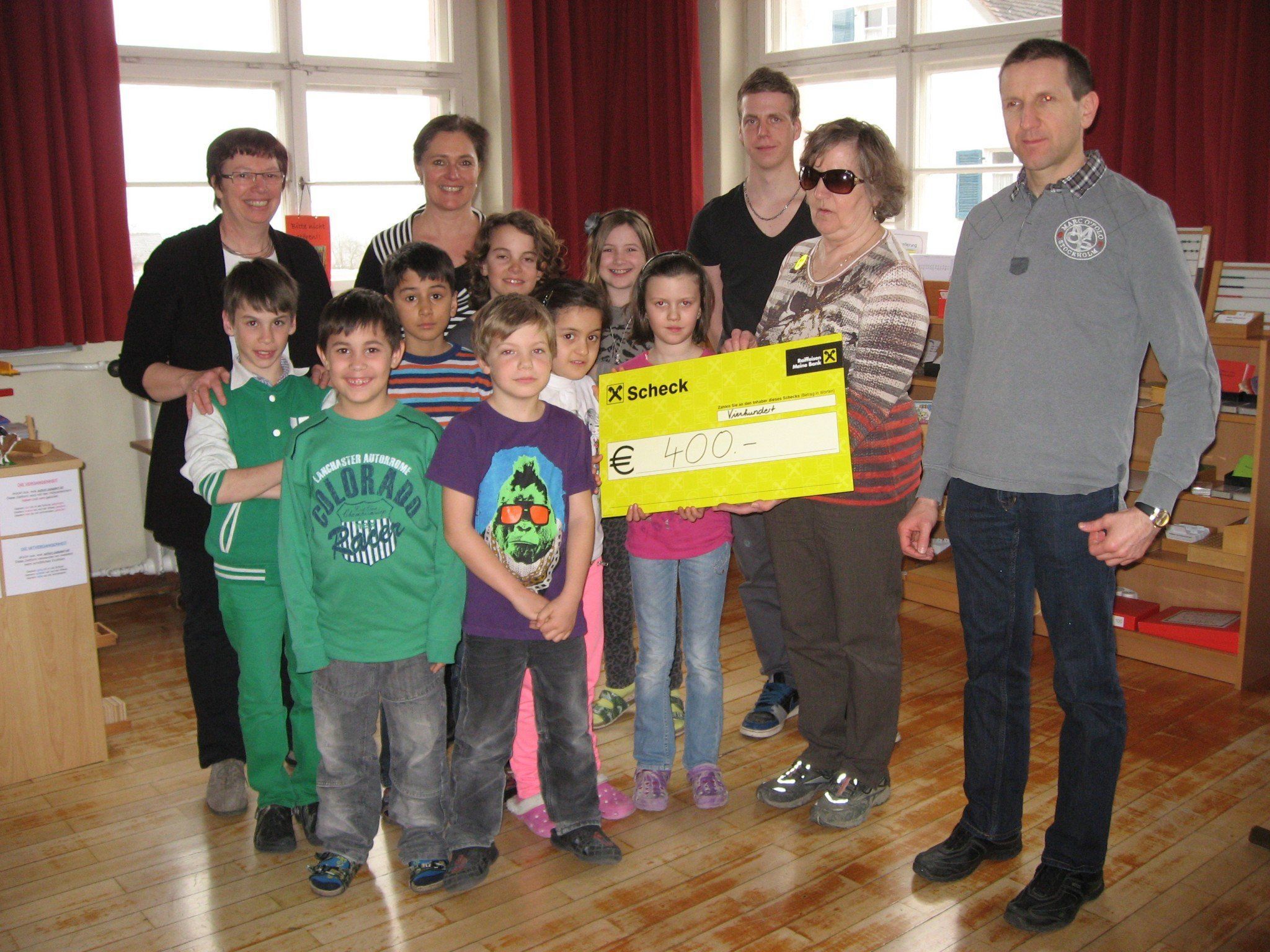 Nenzinger Volksschüler erwirtschafteten 400 Euro für den Blinden- und Sehbehindertenverband. Nenzinger Volksschüler erwirtschafteten 400 Euro für den Blinden- und Sehbehindertenverband.