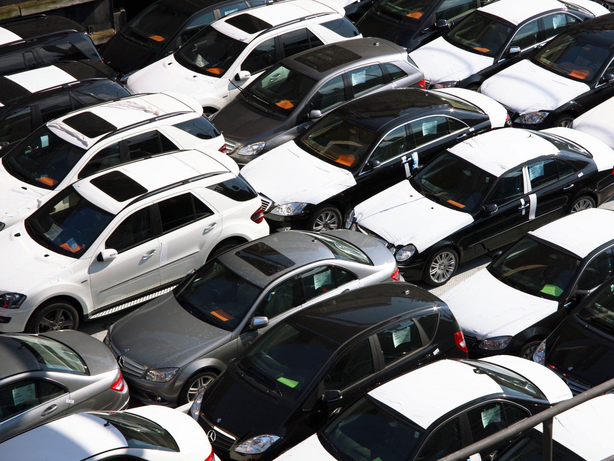 Pkw-Verkäufe sinken weiter - 2013 wird schwieriges Jahr für kfz-Handel. Pkw-Verkäufe sinken weiter - 2013 wird schwieriges Jahr für kfz-Handel.