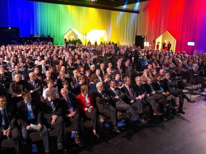 Werkstattbühne bis auf den letzten Platz gefüllt: Mehr als 750 Gäste ließen sich Vortrag von Stephan Kohler nicht entgehen. Werkstattbühne bis auf den letzten Platz gefüllt: Mehr als 750 Gäste ließen sich Vortrag von Stephan Kohler nicht entgehen.