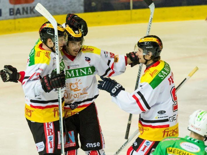 Feldkirch muss beide Spiele gewinnen um überhaupt im Rennen zu bleiben. Feldkirch muss beide Spiele gewinnen um überhaupt im Rennen zu bleiben.