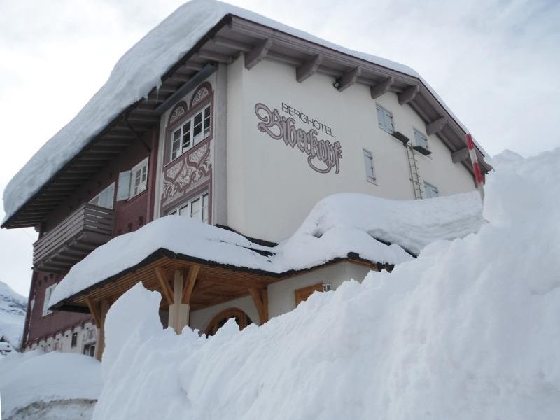 Die Tage des 1928 erbauten Hotels „Biberkopf“ sind gezählt – nach der Saison 2013/14 soll das Haus abgerissen werden. Die Tage des 1928 erbauten Hotels „Biberkopf“ sind gezählt – nach der Saison 2013/14 soll das Haus abgerissen werden.