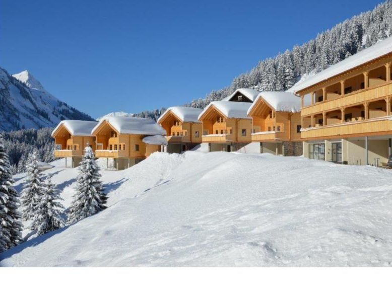 Noch hält die Feriensiedlung Winterschlaf, aber im Sommer wird das Walserland in Damüls eröffnet. Noch hält die Feriensiedlung Winterschlaf, aber im Sommer wird das Walserland in Damüls eröffnet.