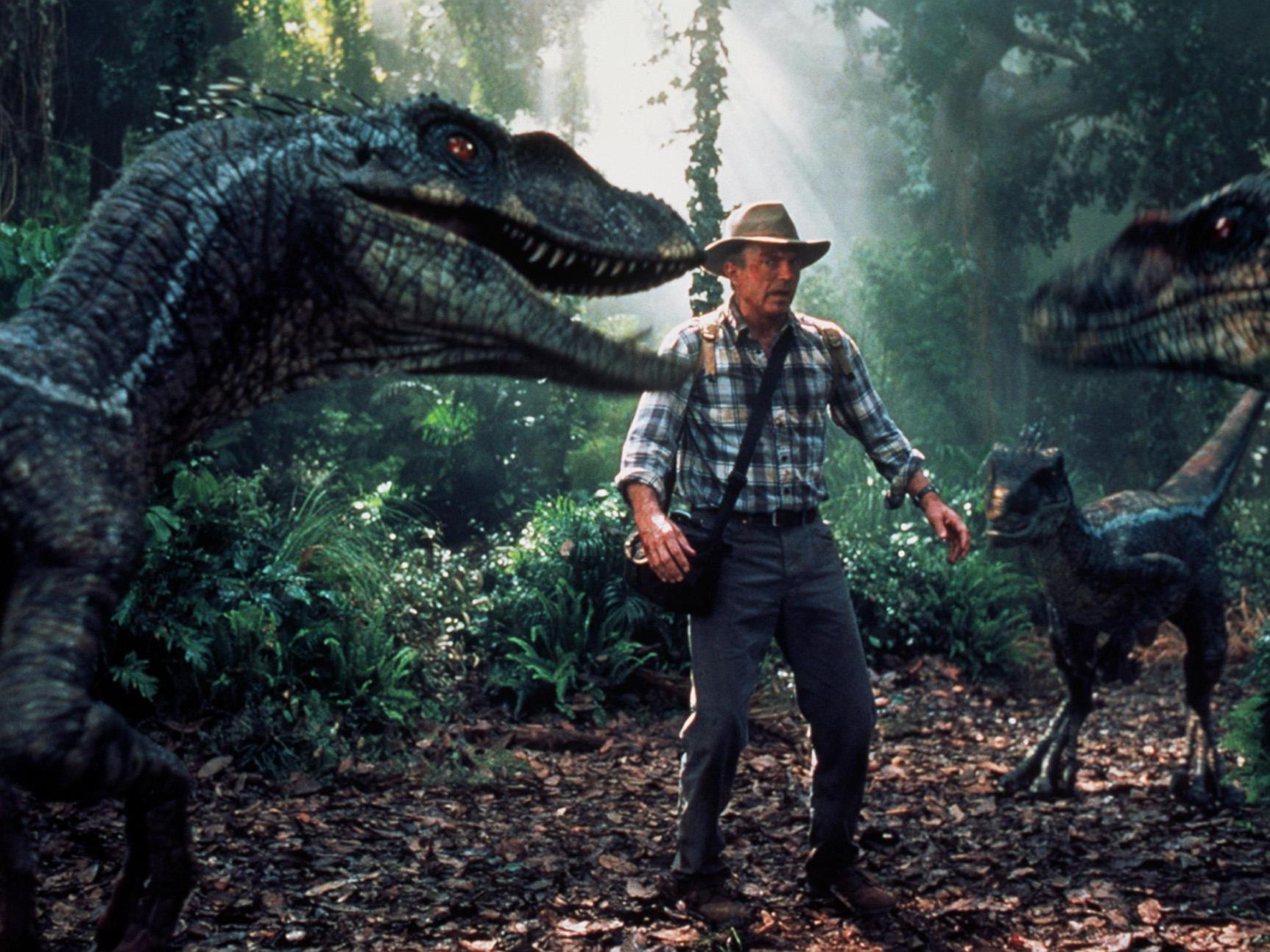 Colin Trevorrow soll das nächste Dinosaurier-Spektakel auf die Leinwand bringen. Colin Trevorrow soll das nächste Dinosaurier-Spektakel auf die Leinwand bringen.