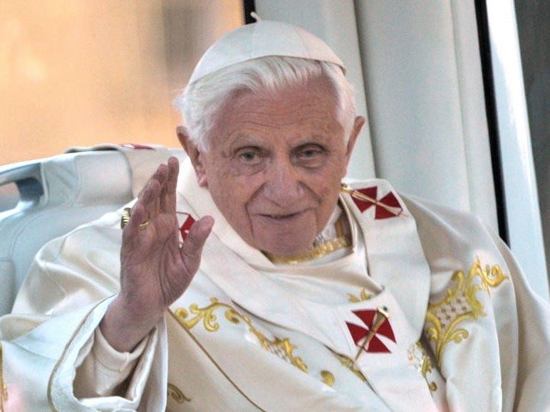 Die Sedisvakanz nach dem Papst hat begonnen. Die Sedisvakanz nach dem Papst hat begonnen.