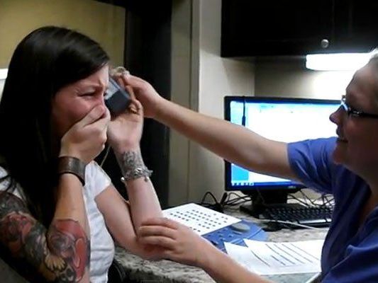 Sarah hat ihre Stimme noch nie vernommen. Sarah hat ihre Stimme noch nie vernommen.