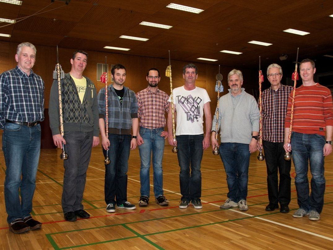 Auf dem neuesten Stand: v.li. Burtscher, Zudrell, Nuderscher, Schnetzer, Müller, Sauerwein, Brugger, Pühringer. Auf dem neuesten Stand: v.li. Burtscher, Zudrell, Nuderscher, Schnetzer, Müller, Sauerwein, Brugger, Pühringer.