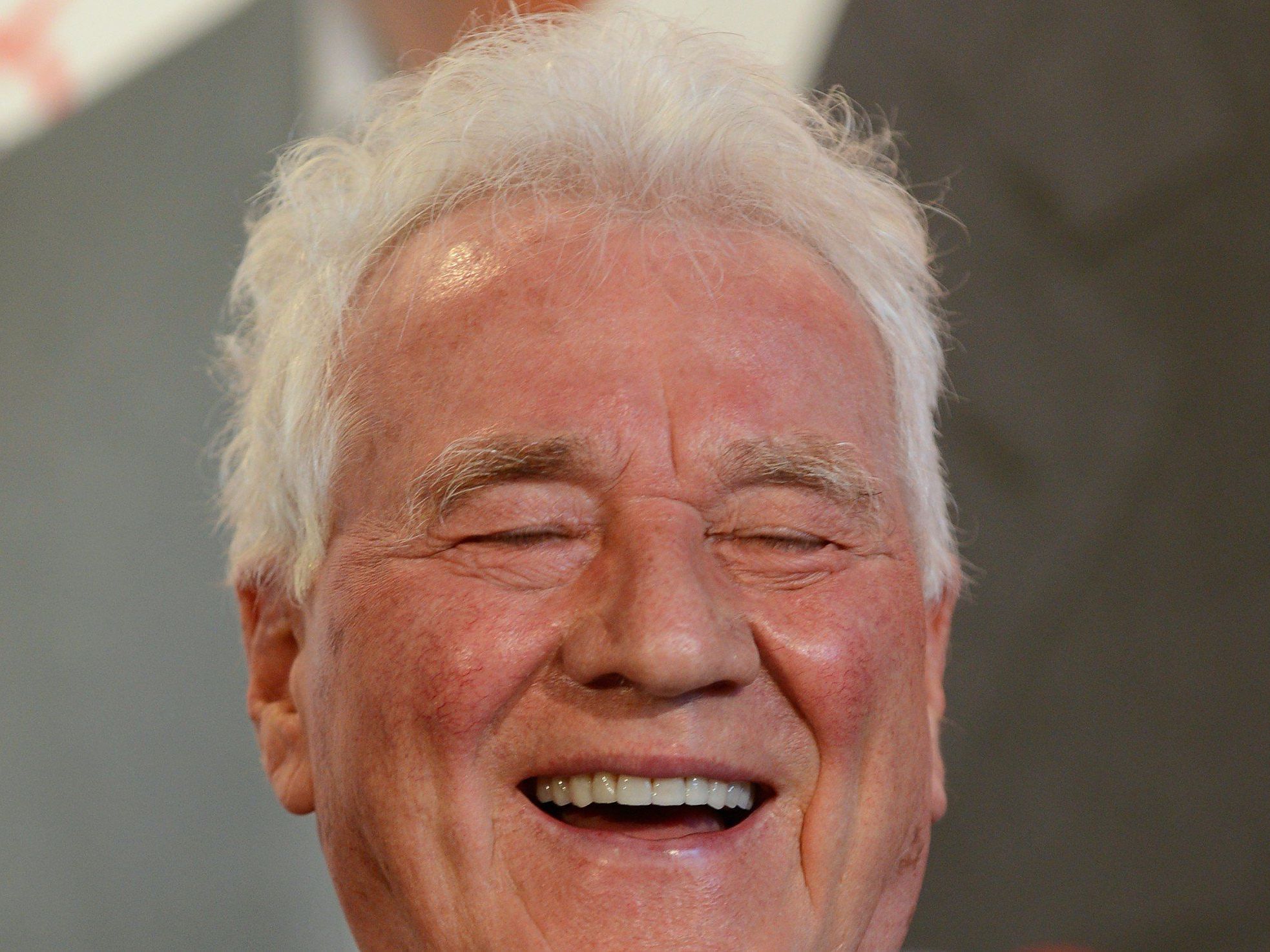 Ob's am Alter liegt? Frank Stronach vergisst auf Brüssel. Ob's am Alter liegt? Frank Stronach vergisst auf Brüssel.