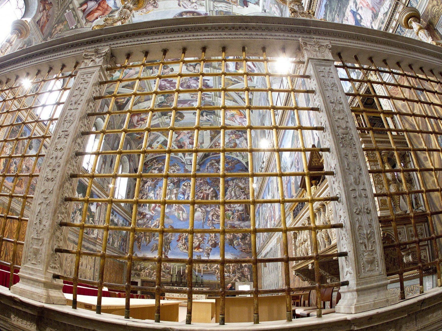 Konklave: Die Sixtinische Kapelle wird vor der Wahl auf elektronische Wanzen kontrolliert. Konklave: Die Sixtinische Kapelle wird vor der Wahl auf elektronische Wanzen kontrolliert.