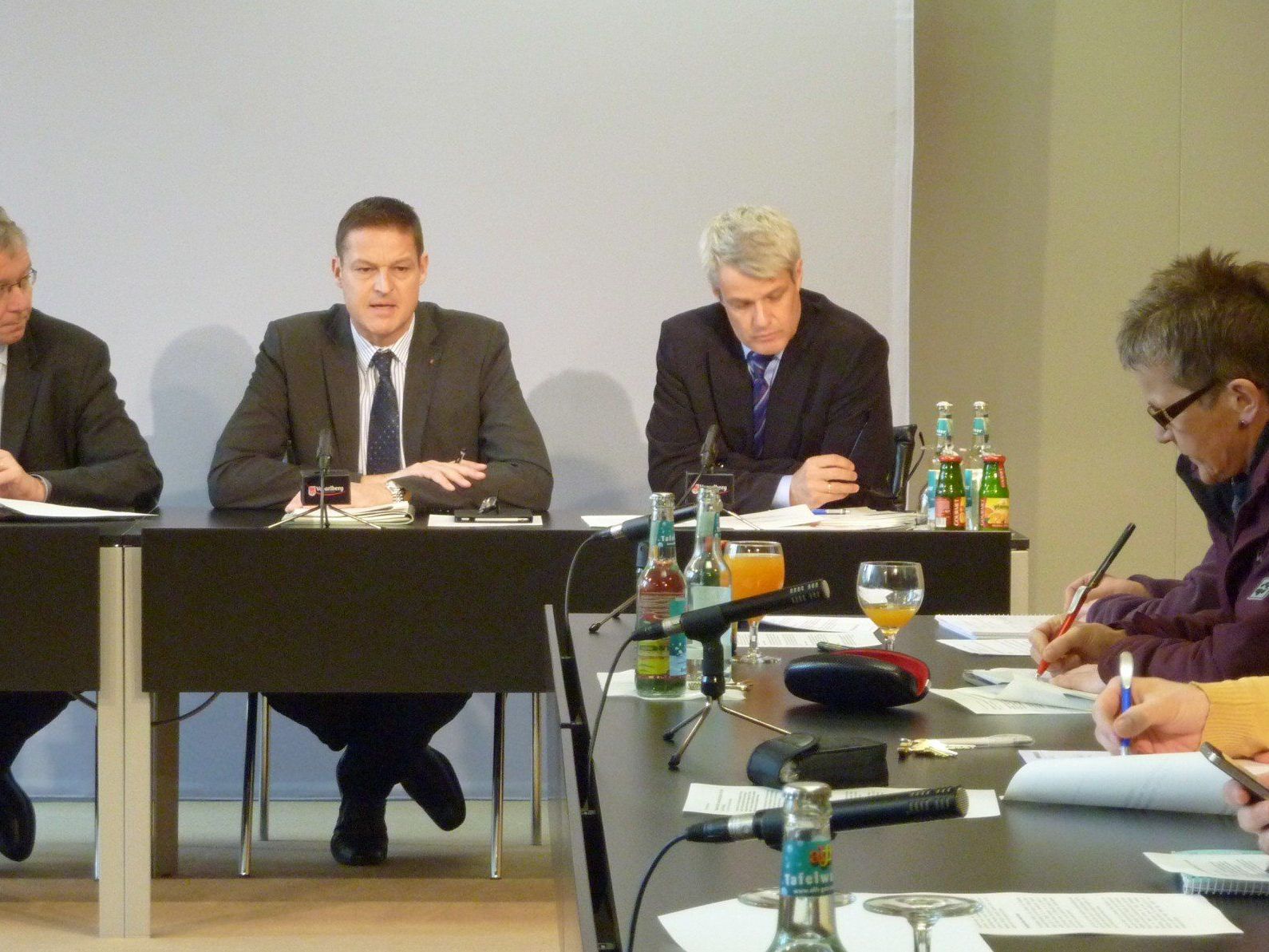 Empfehlung zum Impfen: "Möglichst wenige Stiche gegen möglichst viele Krankheiten". Empfehlung zum Impfen: "Möglichst wenige Stiche gegen möglichst viele Krankheiten".