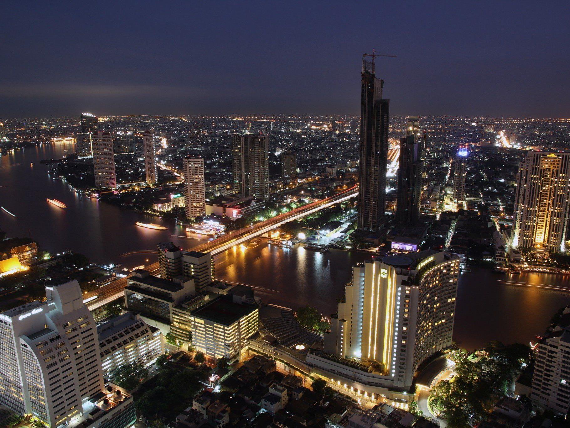 Hochhäuser und beeindruckende Wolkenkratzer prägen das Aussehen der thailändischen Hauptstadt Bangkok. Hochhäuser und beeindruckende Wolkenkratzer prägen das Aussehen der thailändischen Hauptstadt Bangkok.