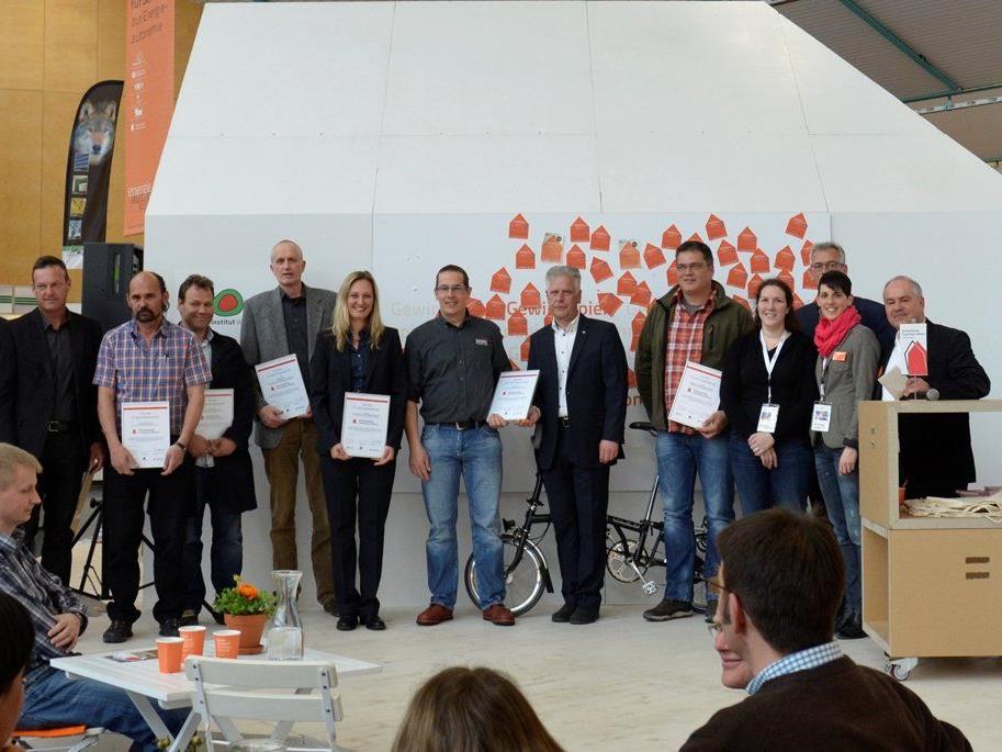 Sieben „Traumhaus-Althaus“-Partnerbetriebe wurden für zehnjährige Mitgliedschaft geehrt.