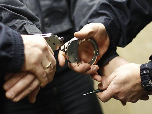 In Rumänien klickten die Handschellen In Rumänien klickten die Handschellen