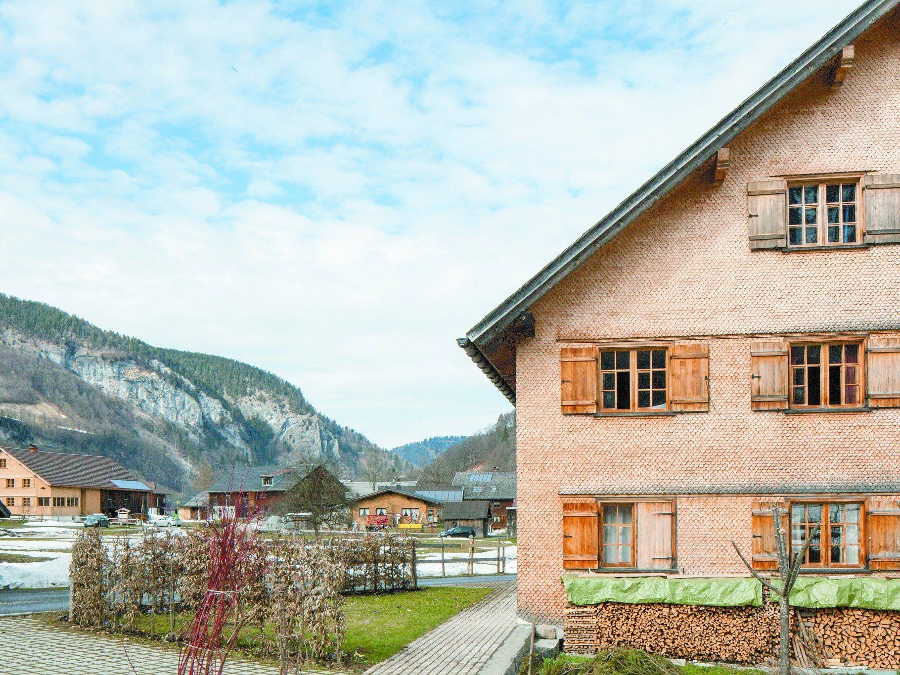 "Neues ermöglichen, indem man Werte erhält – das ergibt hier einen ganz eigenen Stolz." (Hermann Kaufmann, Architekt) "Neues ermöglichen, indem man Werte erhält – das ergibt hier einen ganz eigenen Stolz." (Hermann Kaufmann, Architekt)