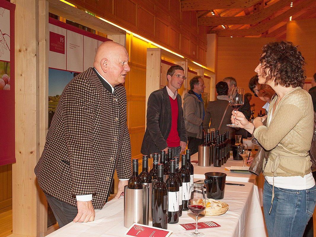 Weine von 19 ausgewählten Winzern können bei der "auslese 2013" verkostet werden. Weine von 19 ausgewählten Winzern können bei der "auslese 2013" verkostet werden.