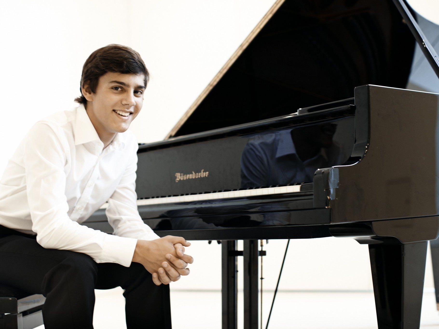 Der Dornbirner Pianist Aaron Pilsan ist erst 18 Jahre alt und zählt zu Vorarlbergs Ausnahmetalenten. Der Dornbirner Pianist Aaron Pilsan ist erst 18 Jahre alt und zählt zu Vorarlbergs Ausnahmetalenten.