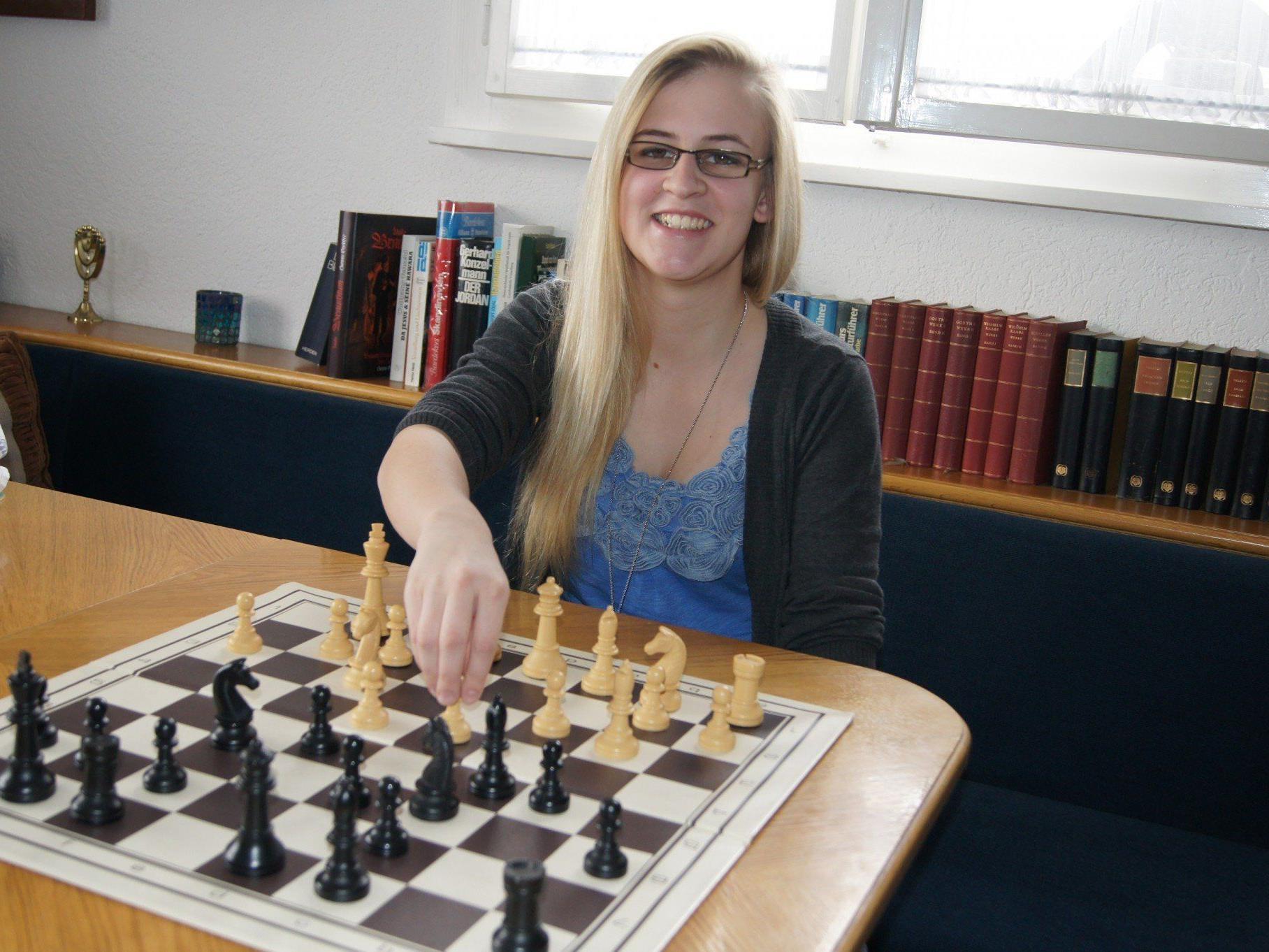 Annika Fröwis, achtfache Schach-Jugendstaatsmeisterin, sieht voll motiviert in die Zukunft.