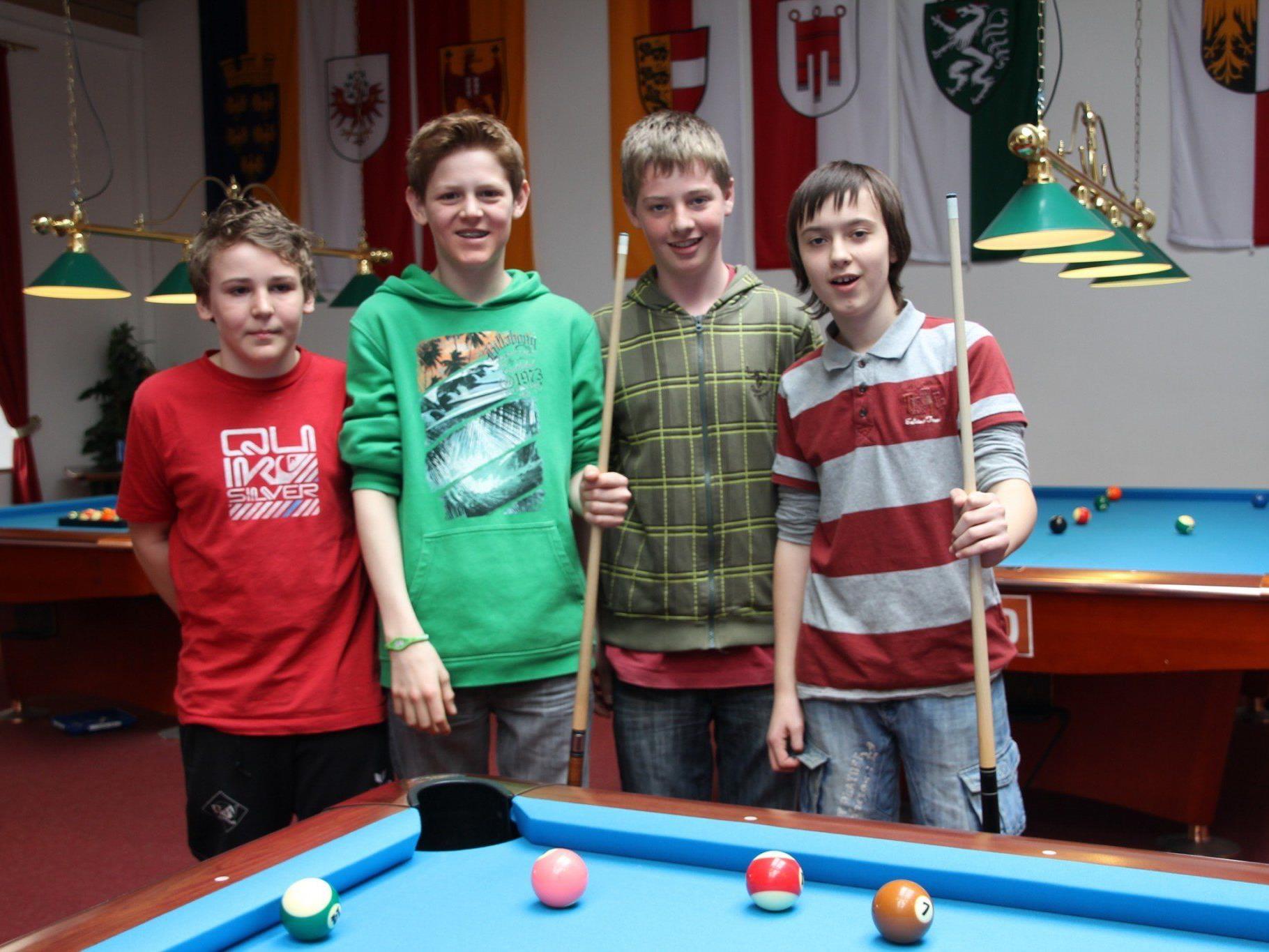 Philipp, Dominik, Clemens und Maximilian spielten gegen einander