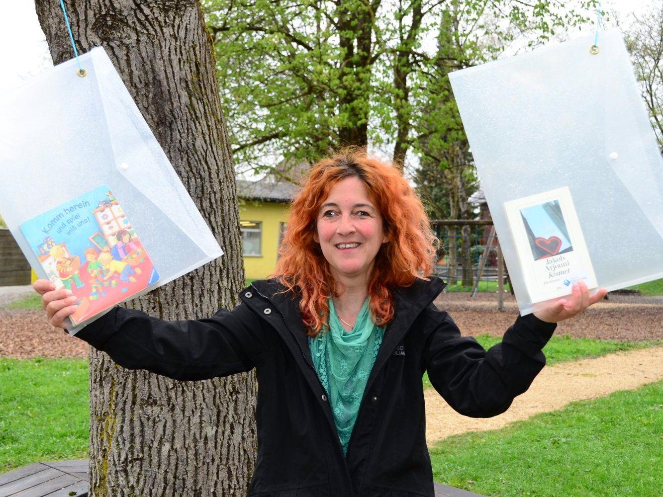 Ob Kinder- oder Erwachsenenlektüren – mit der Aktion „Bücherbäume“ offeriert die Bibliothek Altach gratis Lesestoff für alle.