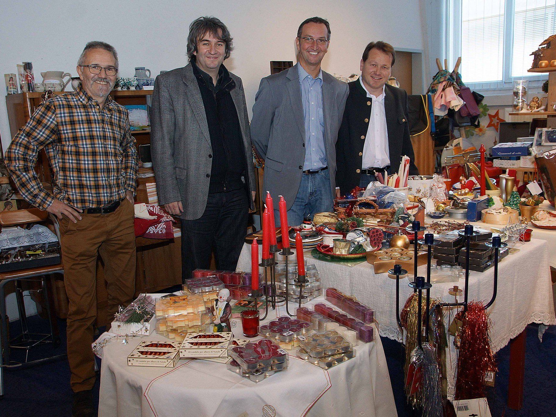 Die Blumenegger Bürgermeister wünschen der neuen Brockenhaus-Gesellschaft viel Erfolg. Die Blumenegger Bürgermeister wünschen der neuen Brockenhaus-Gesellschaft viel Erfolg.