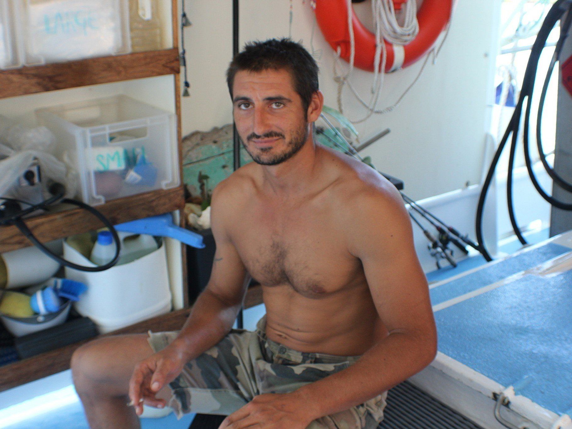 Zwei Meter großes Reptil greift Yoann Galeran in Australien an. Zwei Meter großes Reptil greift Yoann Galeran in Australien an.