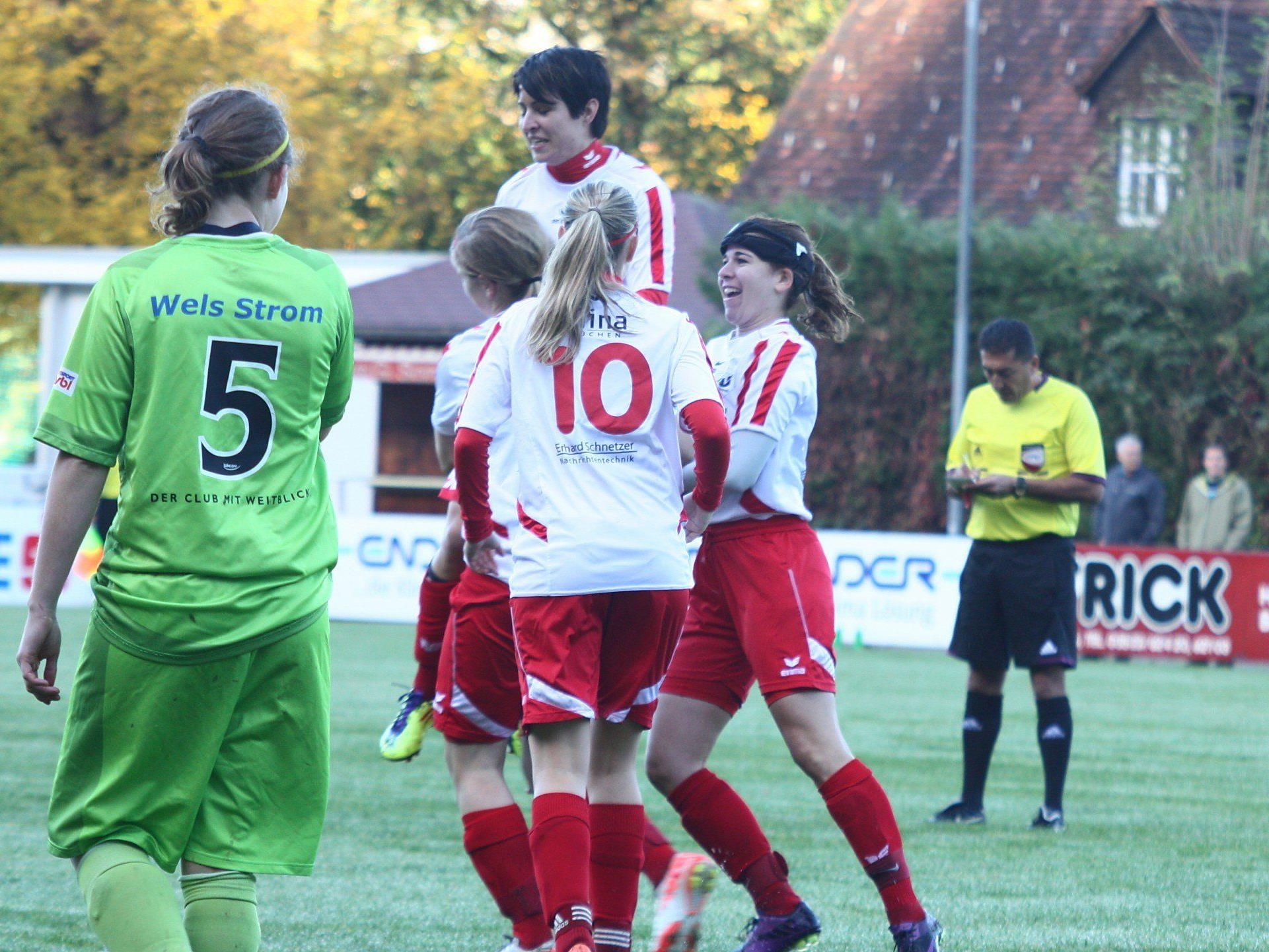 Sabrina Lampert jubelt über den 3:0 Auswärtssieg in Wels.