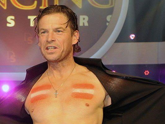 Mit dieser offenherzigen Geste zeigte Frenkie Schinkels bei Dancing Stars seinen Dank an die Fans Mit dieser offenherzigen Geste zeigte Frenkie Schinkels bei Dancing Stars seinen Dank an die Fans