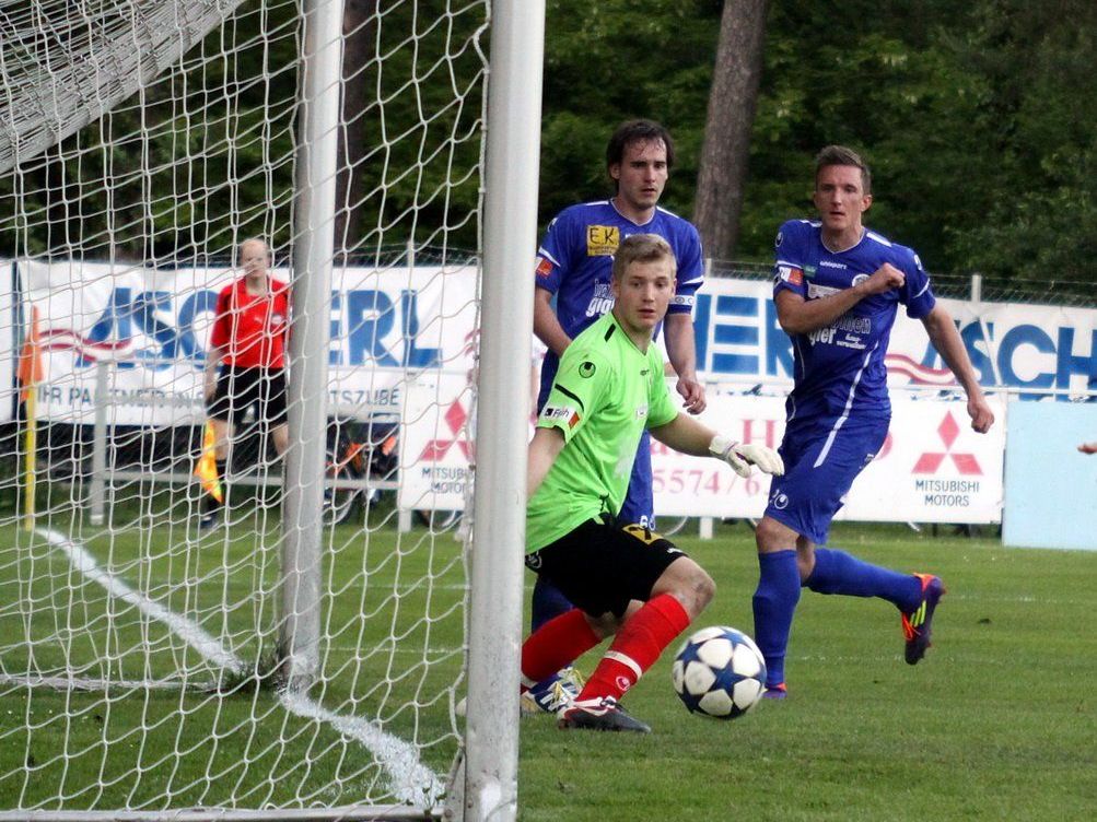 Der FC Hard trifft heute auf Austria Salzburg und Goalie Kevin Defranceschi will seinen Kasten rein halten. Der FC Hard trifft heute auf Austria Salzburg und Goalie Kevin Defranceschi will seinen Kasten rein halten.