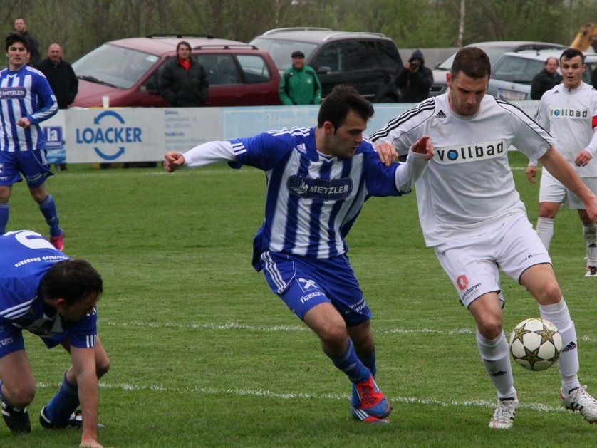 Der Götzner Torjäger Nenad Krstic rettet dem Tabellenführer in Brederis einen Punkt. Der Götzner Torjäger Nenad Krstic rettet dem Tabellenführer in Brederis einen Punkt.